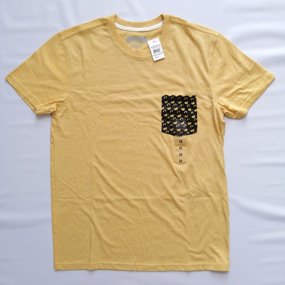 Batman Yellow Pocket T-shirt Medium NWT